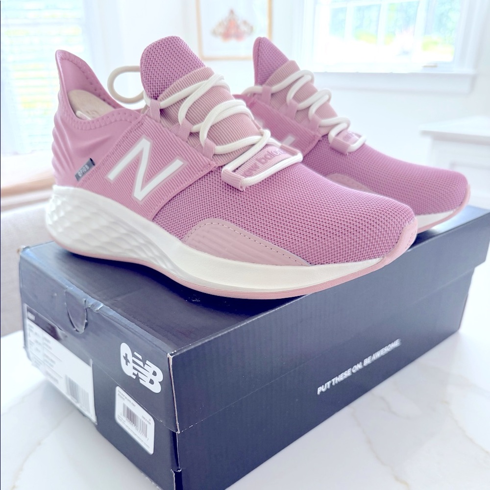 New Balance ROAV, New, women’s 7.5, Men’s 6, Chalk Pink
